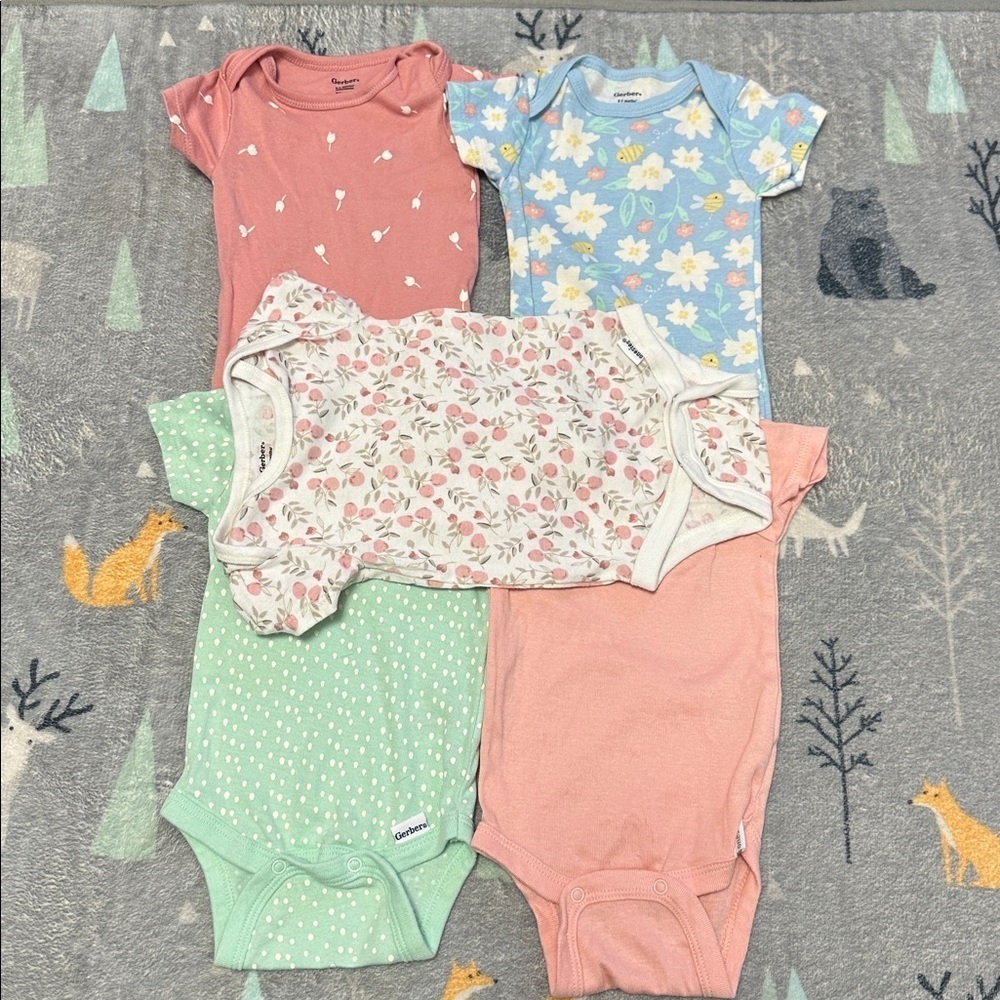 Gerber Baby Onesies Bundle 0-3 months